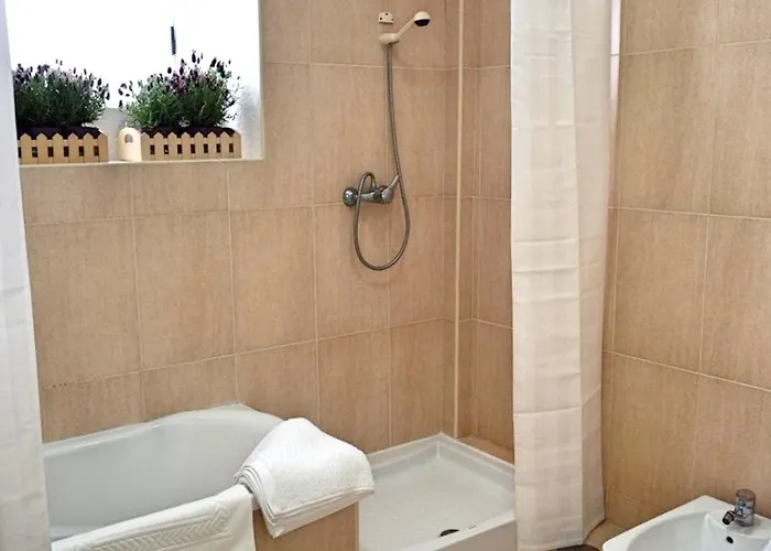 Сasa de vacaciones Charming House In With Sea View *